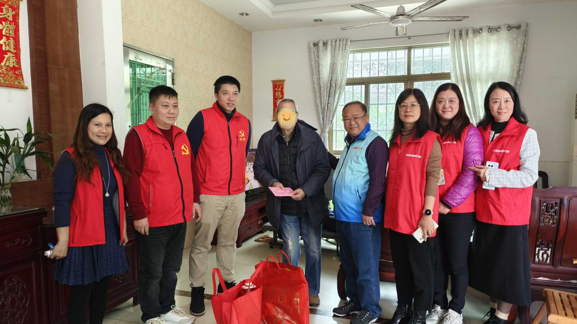 节前送温暖 走访暖人心 ——伊之密党委春节前夕走访慰问困难群众