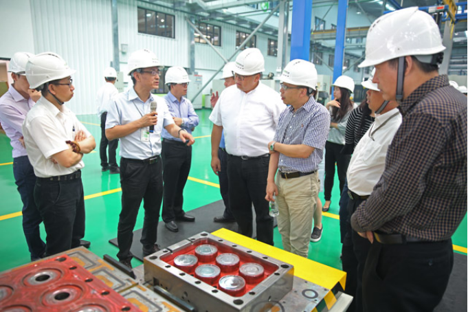 伊明模具正式投产 english 201611182508.png