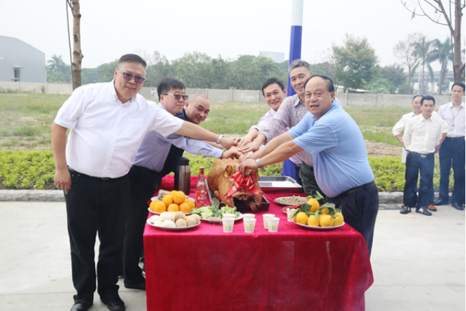 伊明模具正式投产 english 201611181137.png