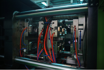 伊明模具正式投产 english 201611184290.png